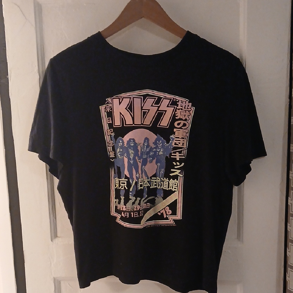 KISS Black and Pink Graphic Short Sleeve Tee